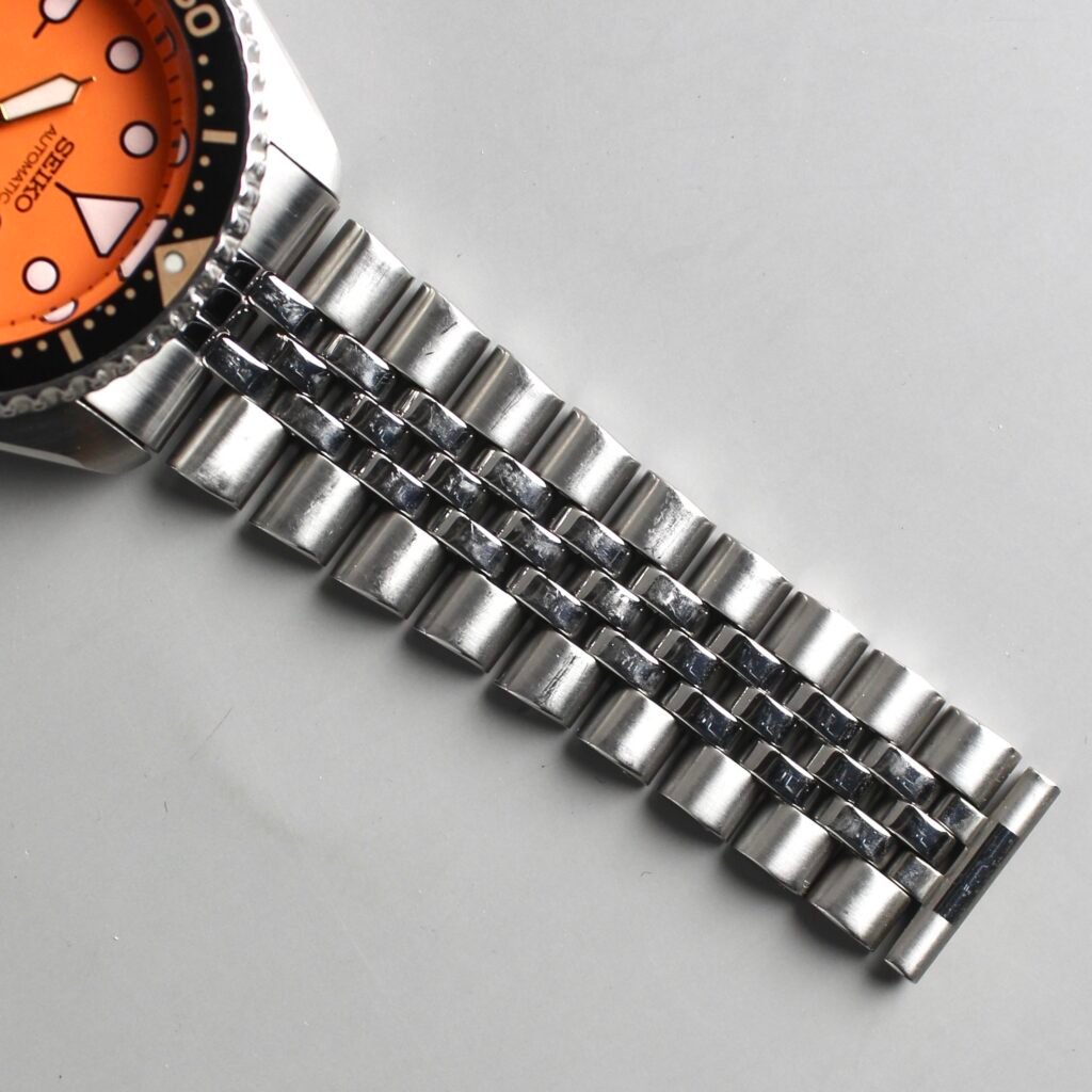 Seiko SKX011 J1 🍊 [Made in Japan] - Image 6
