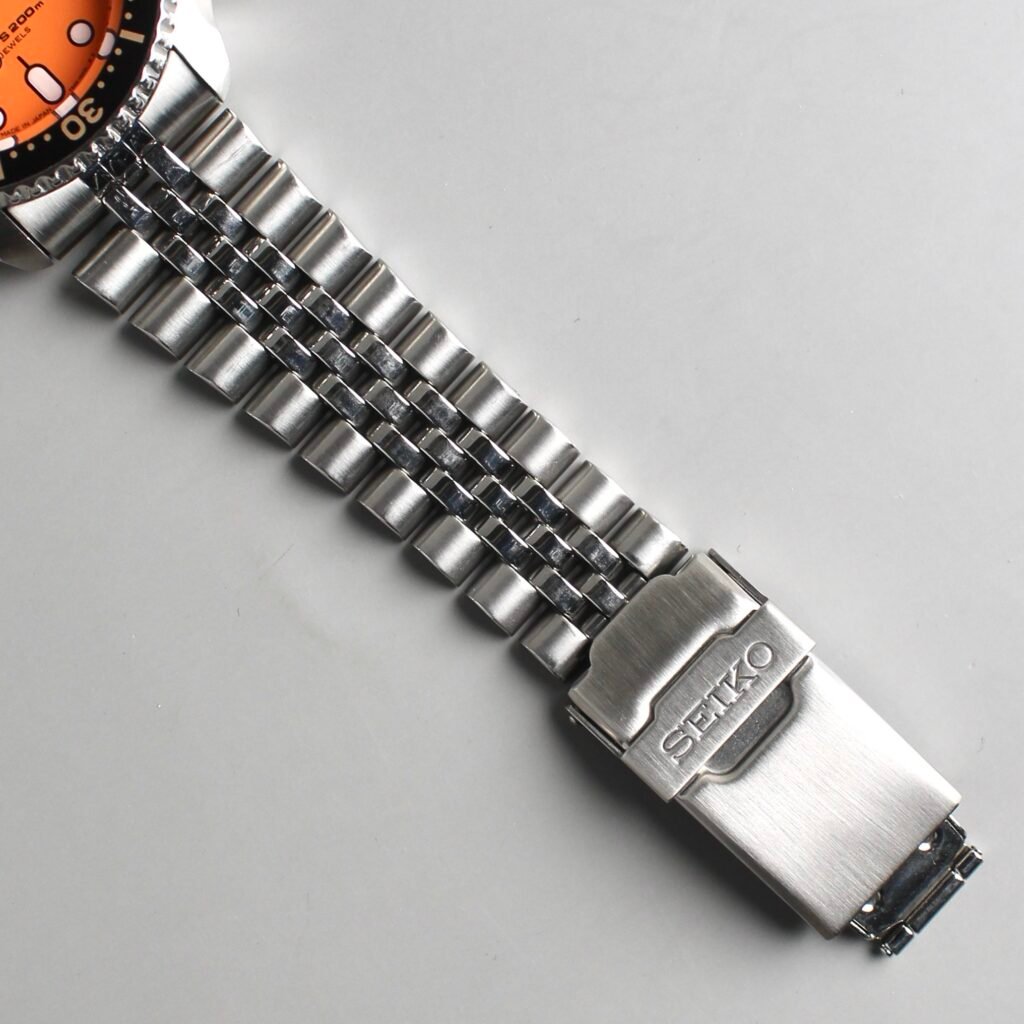 Seiko SKX011 J1 🍊 [Made in Japan] - Image 4