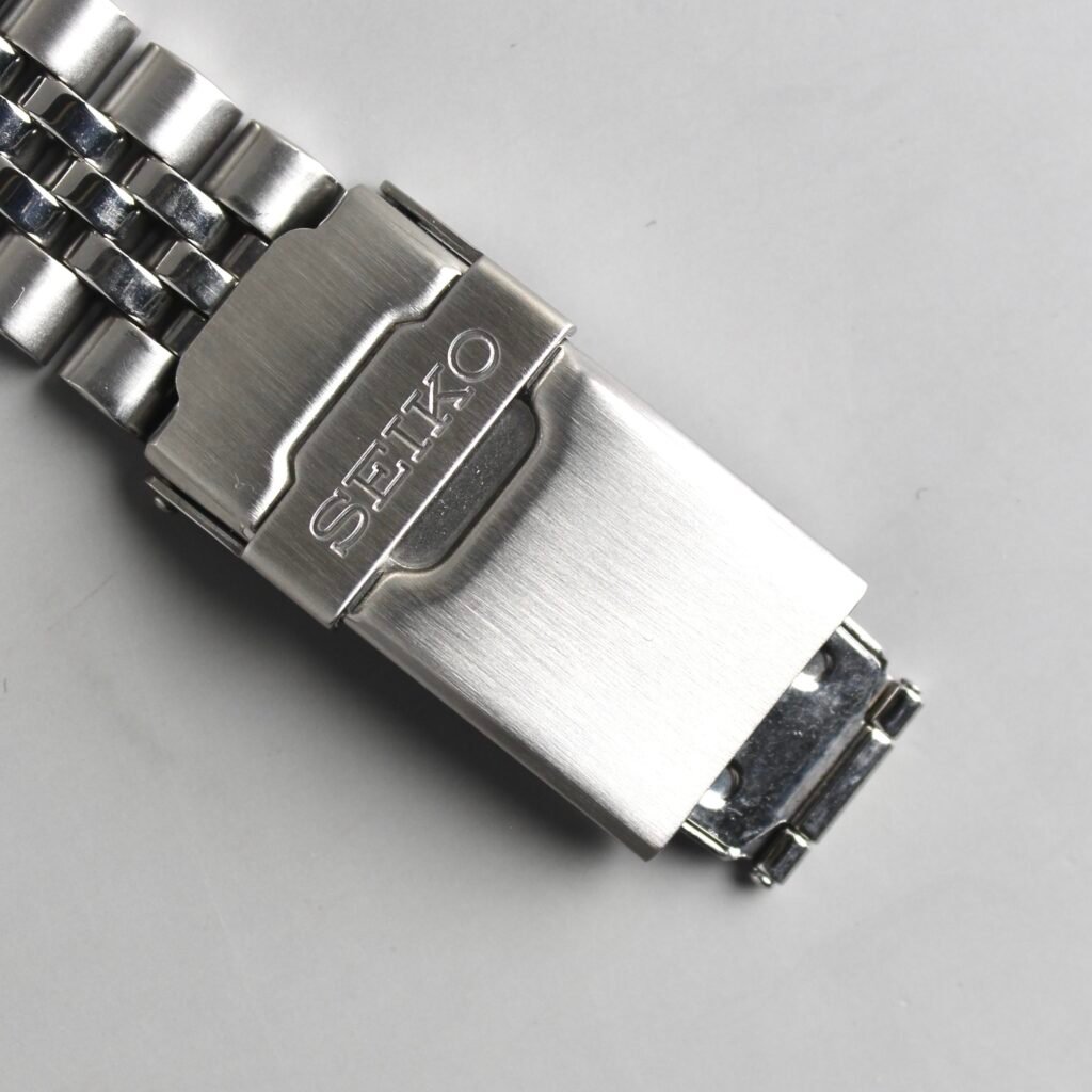 Seiko SKX011 J1 🍊 [Made in Japan] - Image 5