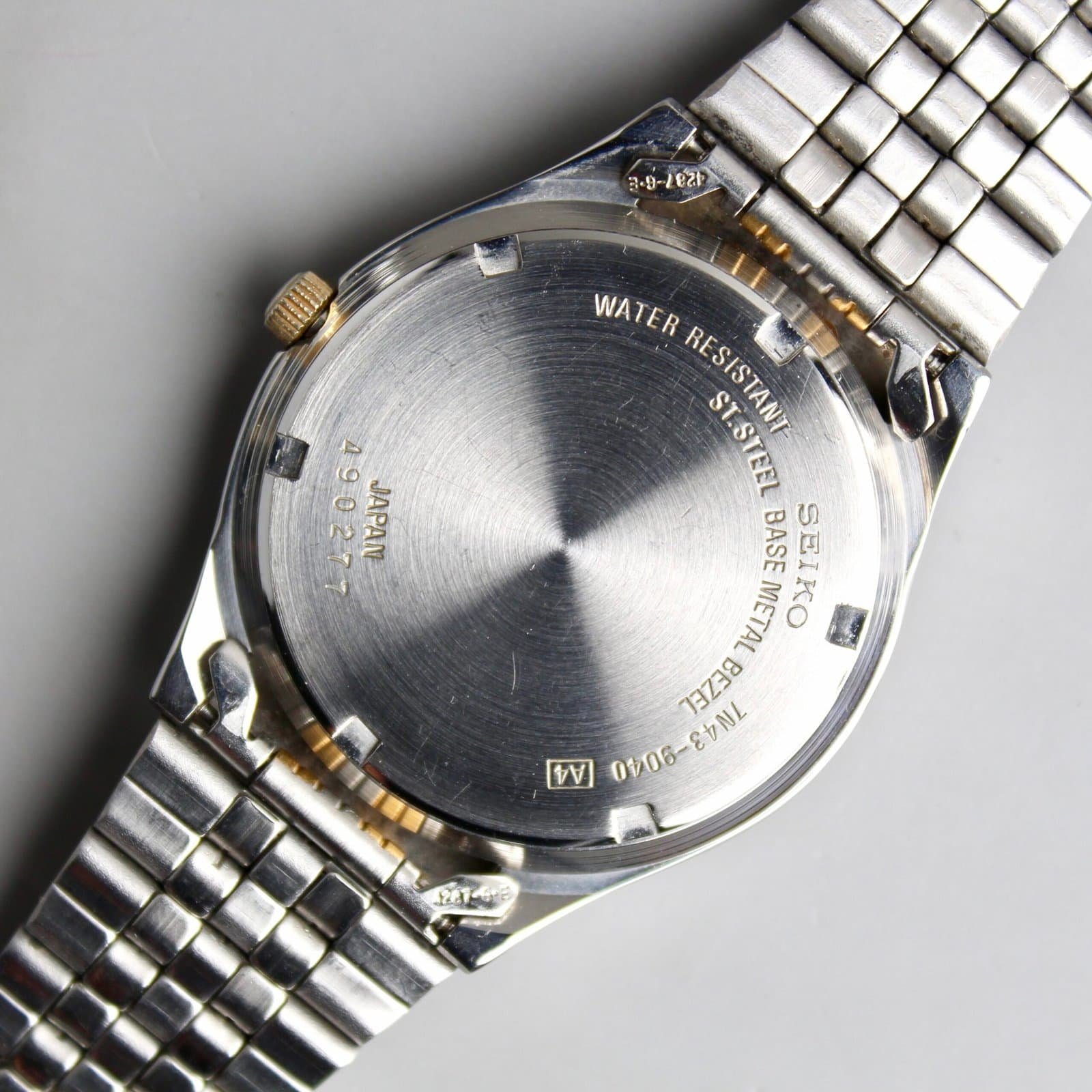Seiko Quartz “Day-Date” 📅 - Image 4