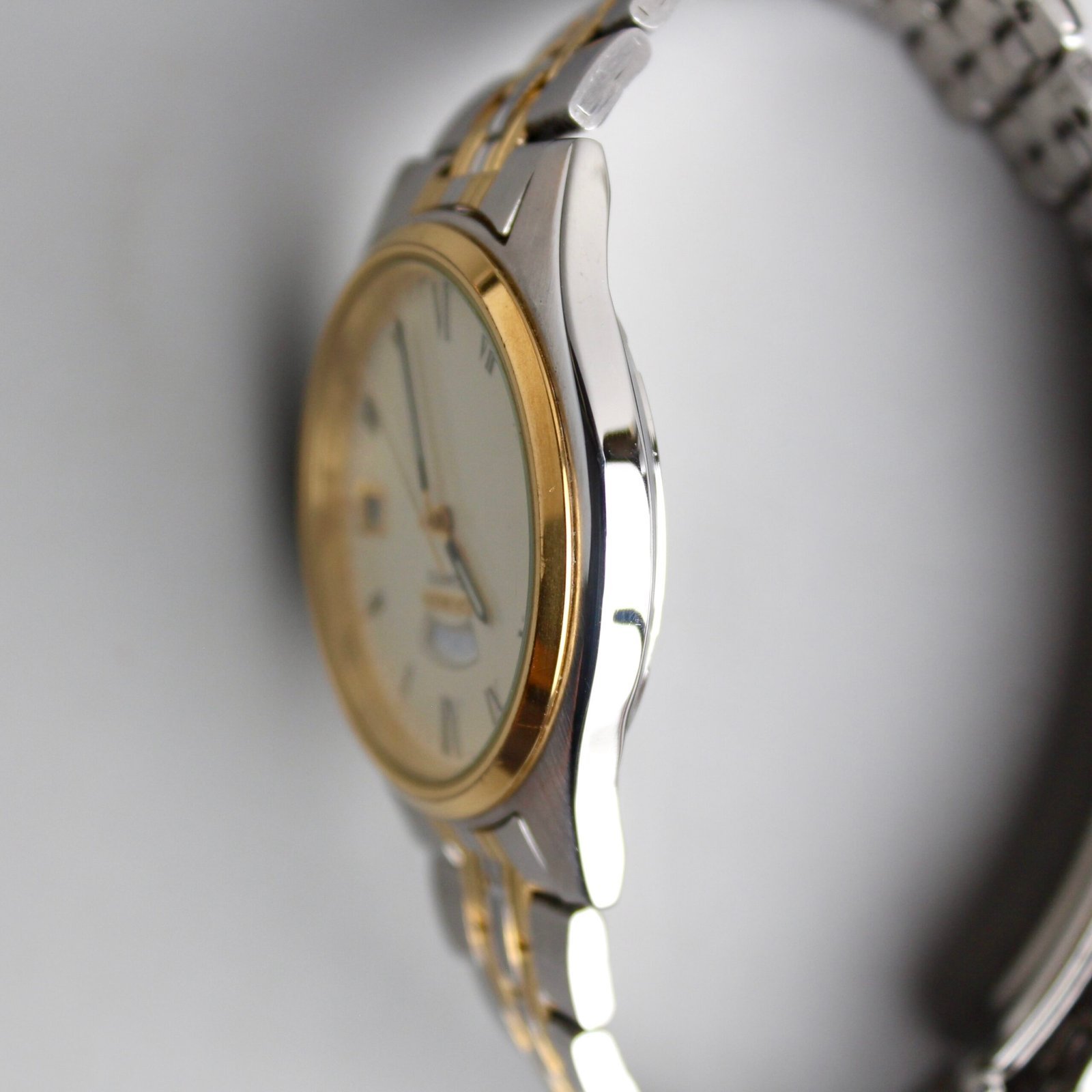 Seiko Quartz “Day-Date” 📅 - Image 9