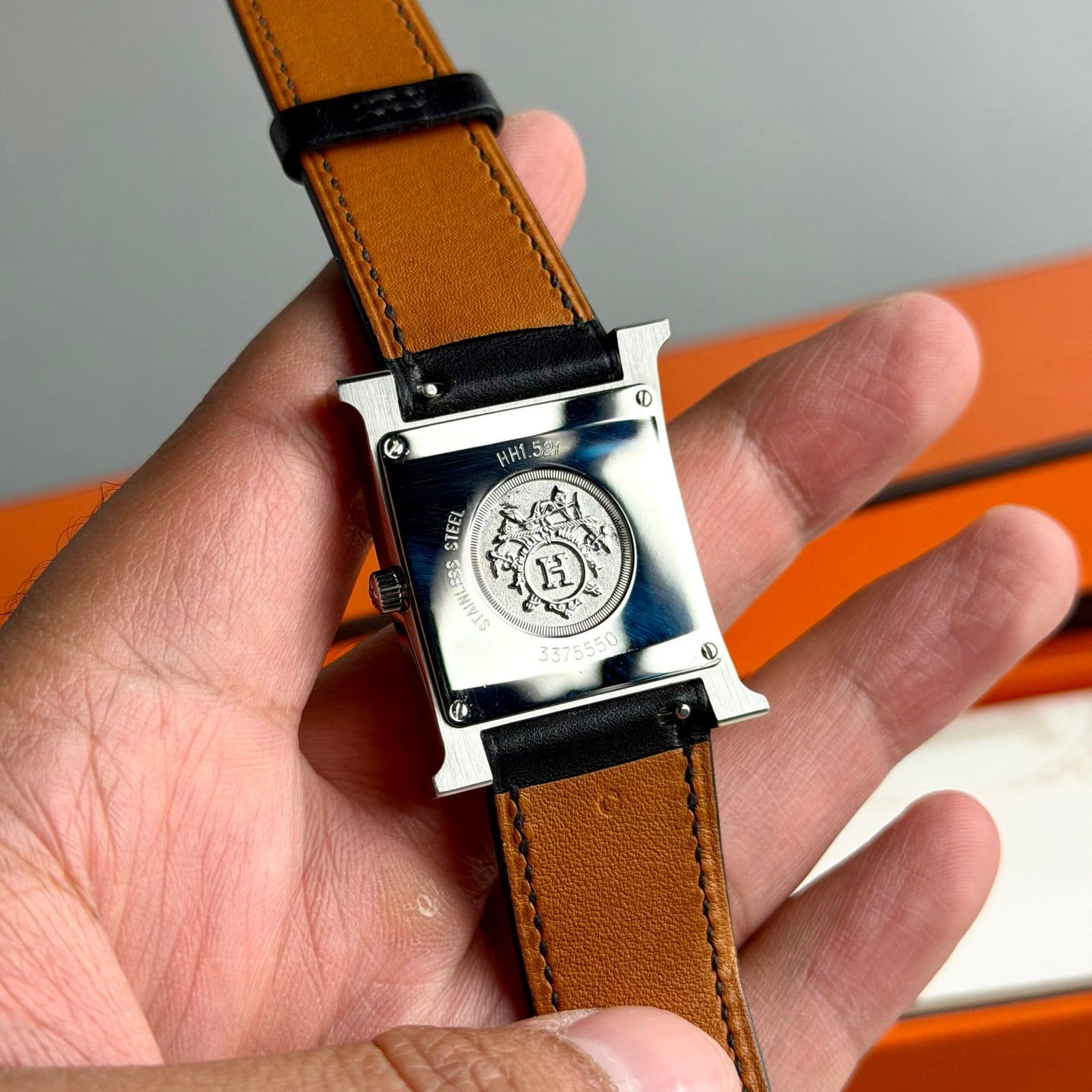 Hermès Heure H “HH1.521”
Medium Size - Image 6
